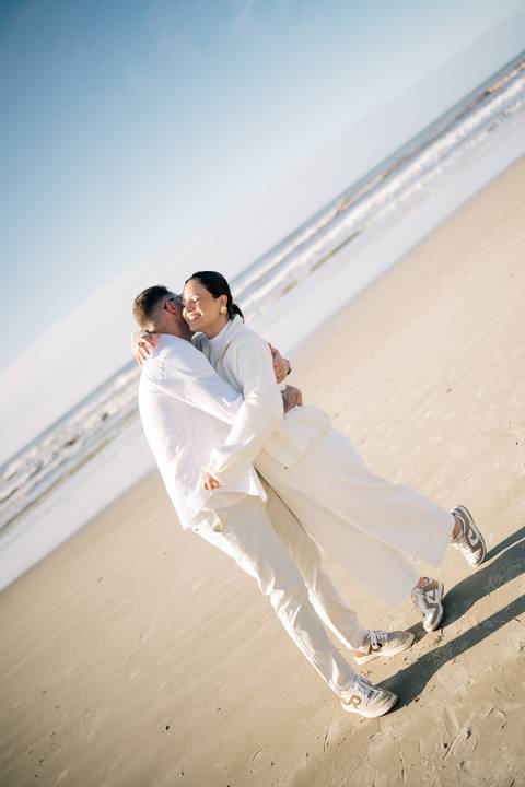 fotografo-em-osorio-litoral-norte-rio-grande-do-sul-felipe-lopes-fotografia-ensaio-de-revelação-bebê-na-praia-casal-e-família-fumaça-azul-em-atlantida-sul-osorio-gestante'