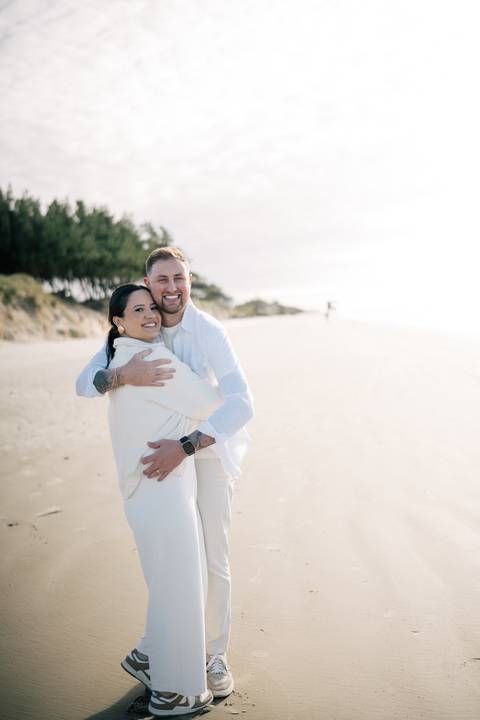 fotografo-em-osorio-litoral-norte-rio-grande-do-sul-felipe-lopes-fotografia-ensaio-de-revelação-bebê-na-praia-casal-e-família-fumaça-azul-em-atlantida-sul-osorio-gestante'