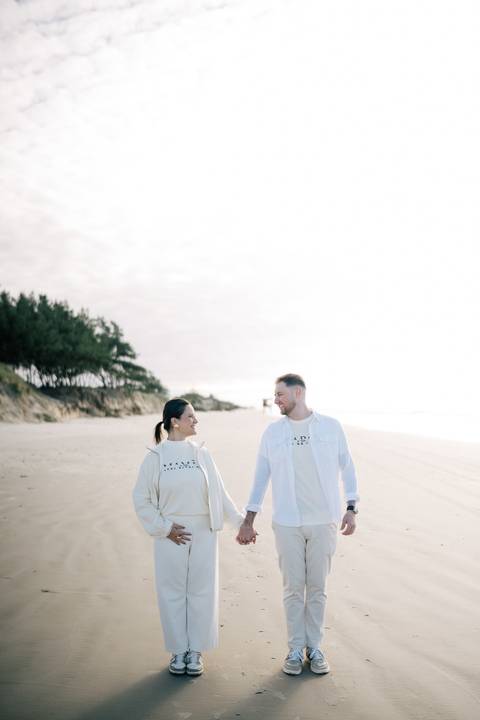 fotografo-em-osorio-litoral-norte-rio-grande-do-sul-felipe-lopes-fotografia-ensaio-de-revelação-bebê-na-praia-casal-e-família-fumaça-azul-em-atlantida-sul-osorio-gestante'