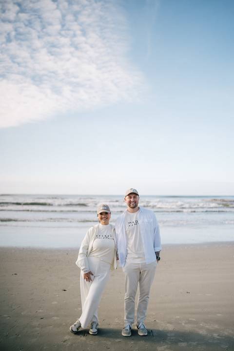 fotografo-em-osorio-litoral-norte-rio-grande-do-sul-felipe-lopes-fotografia-ensaio-de-revelação-bebê-na-praia-casal-e-família-fumaça-azul-em-atlantida-sul-osorio-gestante'