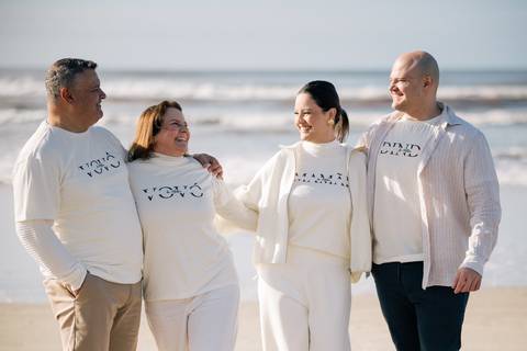 fotografo-em-osorio-litoral-norte-rio-grande-do-sul-felipe-lopes-fotografia-ensaio-de-revelação-bebê-na-praia-casal-e-família-fumaça-azul-em-atlantida-sul-osorio-gestante'