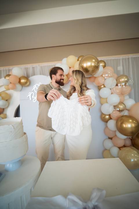 fotografo-em-osorio-litoral-norte-rio-grande-do-sul-felipe-lopes-fotografia-cha-revelacao-sexo-bebe-casal-jovem-menino-caixa-com-balao-fumaça'