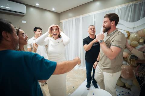 fotografo-em-osorio-litoral-norte-rio-grande-do-sul-felipe-lopes-fotografia-cha-revelacao-sexo-bebe-casal-jovem-menino-caixa-com-balao-fumaça'