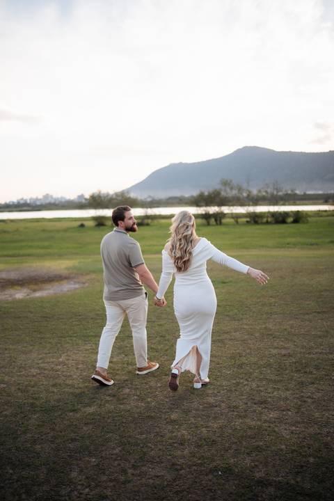 fotografo-em-osorio-litoral-norte-rio-grande-do-sul-felipe-lopes-fotografia-cha-revelacao-sexo-bebe-casal-jovem-menino-caixa-com-balao-fumaça'