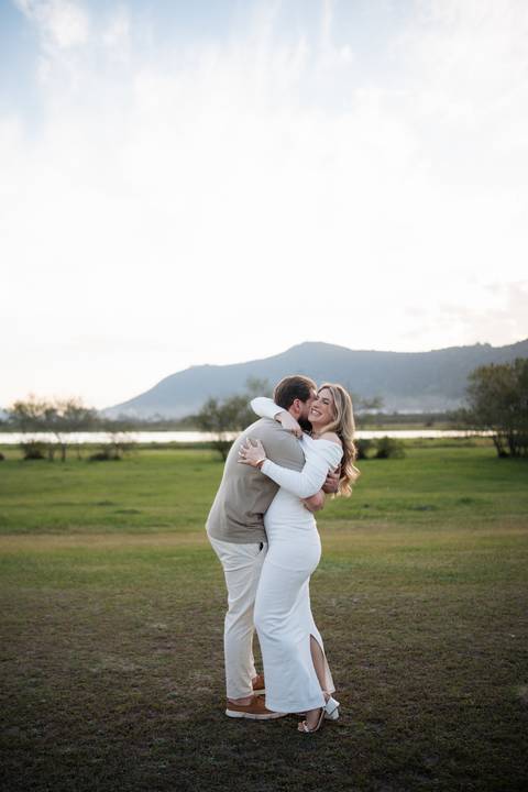 fotografo-em-osorio-litoral-norte-rio-grande-do-sul-felipe-lopes-fotografia-cha-revelacao-sexo-bebe-casal-jovem-menino-caixa-com-balao-fumaça'