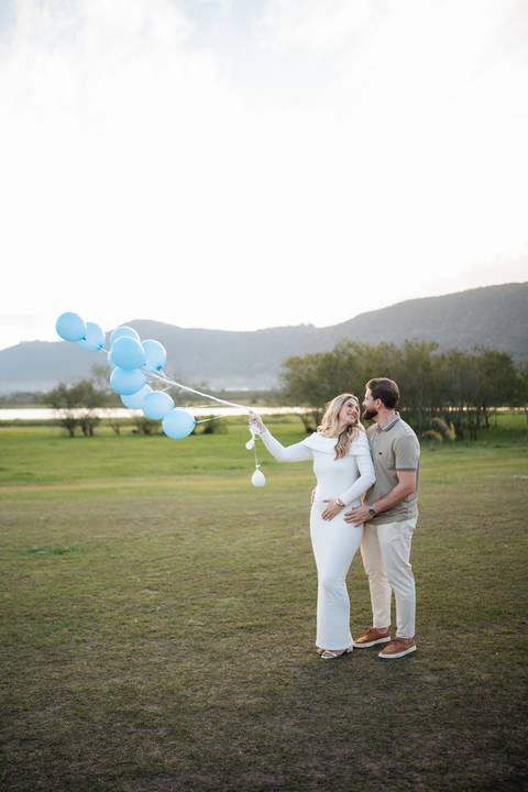 fotografo-em-osorio-litoral-norte-rio-grande-do-sul-felipe-lopes-fotografia-cha-revelacao-sexo-bebe-casal-jovem-menino-caixa-com-balao-fumaça'