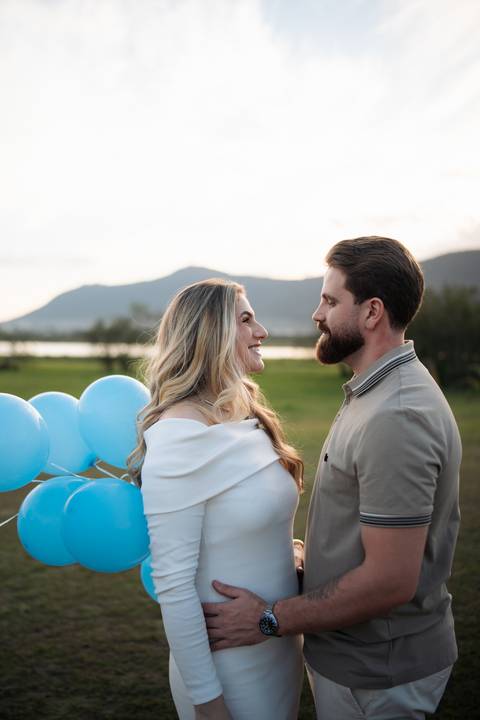 fotografo-em-osorio-litoral-norte-rio-grande-do-sul-felipe-lopes-fotografia-cha-revelacao-sexo-bebe-casal-jovem-menino-caixa-com-balao-fumaça'