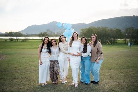 fotografo-em-osorio-litoral-norte-rio-grande-do-sul-felipe-lopes-fotografia-cha-revelacao-sexo-bebe-casal-jovem-menino-caixa-com-balao-fumaça'