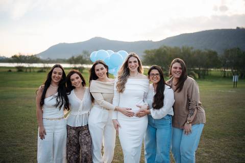 fotografo-em-osorio-litoral-norte-rio-grande-do-sul-felipe-lopes-fotografia-cha-revelacao-sexo-bebe-casal-jovem-menino-caixa-com-balao-fumaça'