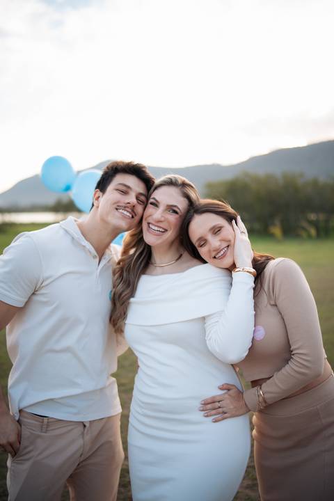 fotografo-em-osorio-litoral-norte-rio-grande-do-sul-felipe-lopes-fotografia-cha-revelacao-sexo-bebe-casal-jovem-menino-caixa-com-balao-fumaça'