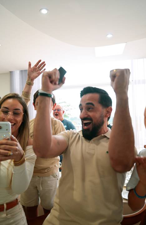 fotografo-em-osorio-litoral-norte-rio-grande-do-sul-felipe-lopes-fotografia-cha-revelacao-sexo-bebe-casal-jovem-menino-caixa-com-balao-fumaça'
