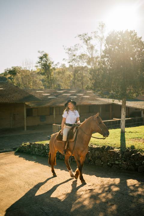 fotografo-em-osorio-litoral-norte-rio-grande-do-sul-felipe-lopes-fotografia-ensaio-de-xv-anos-quinze-no-campo-ct-guto-freire-cavalos-violino-por-do-sol-familia'