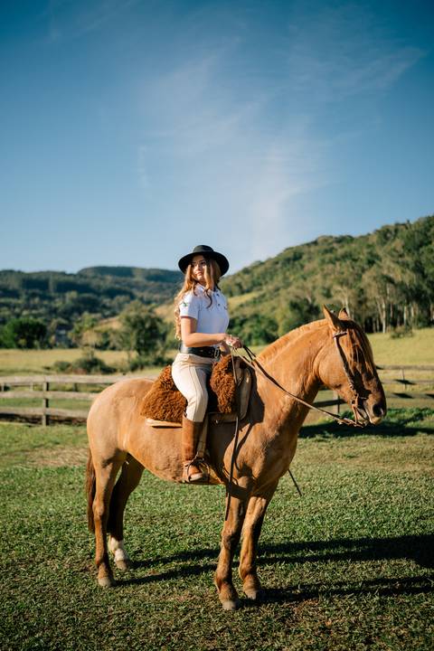 fotografo-em-osorio-litoral-norte-rio-grande-do-sul-felipe-lopes-fotografia-ensaio-de-xv-anos-quinze-no-campo-ct-guto-freire-cavalos-violino-por-do-sol-familia'