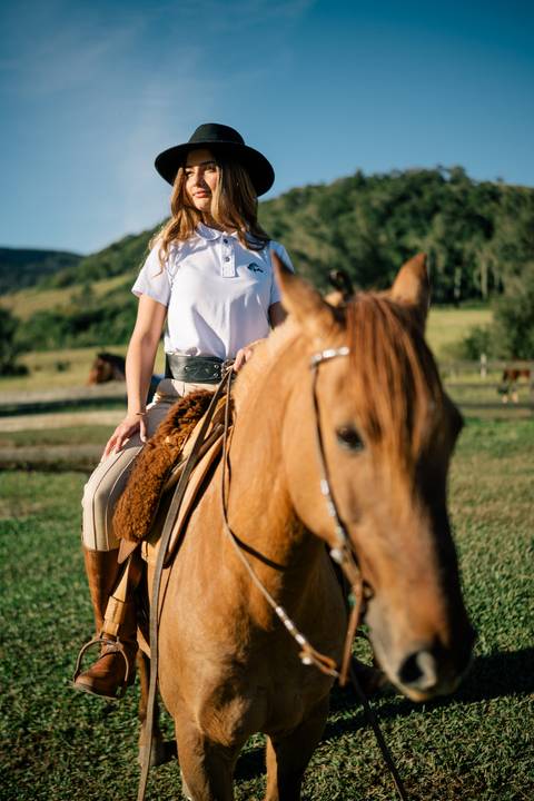 fotografo-em-osorio-litoral-norte-rio-grande-do-sul-felipe-lopes-fotografia-ensaio-de-xv-anos-quinze-no-campo-ct-guto-freire-cavalos-violino-por-do-sol-familia'