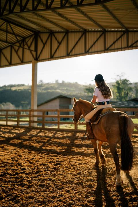 fotografo-em-osorio-litoral-norte-rio-grande-do-sul-felipe-lopes-fotografia-ensaio-de-xv-anos-quinze-no-campo-ct-guto-freire-cavalos-violino-por-do-sol-familia'