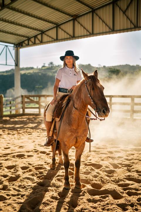 fotografo-em-osorio-litoral-norte-rio-grande-do-sul-felipe-lopes-fotografia-ensaio-de-xv-anos-quinze-no-campo-ct-guto-freire-cavalos-violino-por-do-sol-familia'