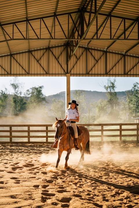 fotografo-em-osorio-litoral-norte-rio-grande-do-sul-felipe-lopes-fotografia-ensaio-de-xv-anos-quinze-no-campo-ct-guto-freire-cavalos-violino-por-do-sol-familia'