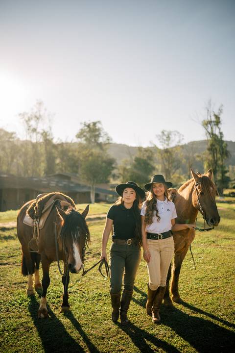 fotografo-em-osorio-litoral-norte-rio-grande-do-sul-felipe-lopes-fotografia-ensaio-de-xv-anos-quinze-no-campo-ct-guto-freire-cavalos-violino-por-do-sol-familia'
