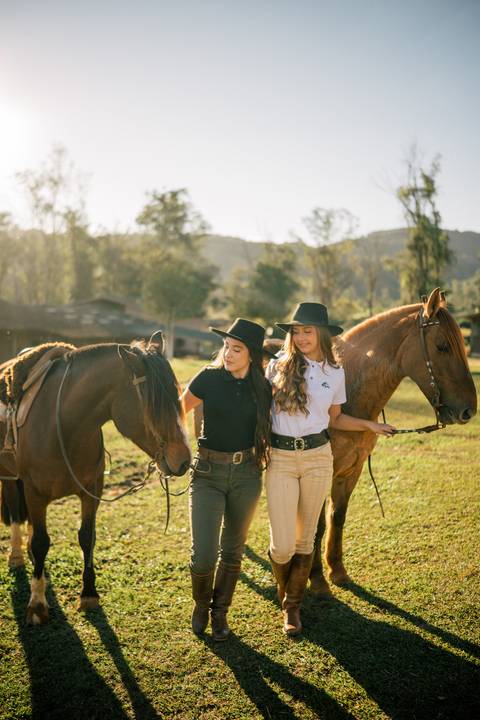 fotografo-em-osorio-litoral-norte-rio-grande-do-sul-felipe-lopes-fotografia-ensaio-de-xv-anos-quinze-no-campo-ct-guto-freire-cavalos-violino-por-do-sol-familia'