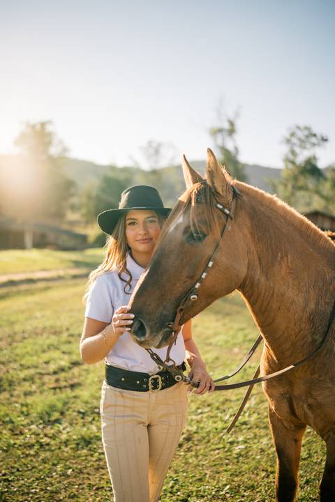 fotografo-em-osorio-litoral-norte-rio-grande-do-sul-felipe-lopes-fotografia-ensaio-de-xv-anos-quinze-no-campo-ct-guto-freire-cavalos-violino-por-do-sol-familia'