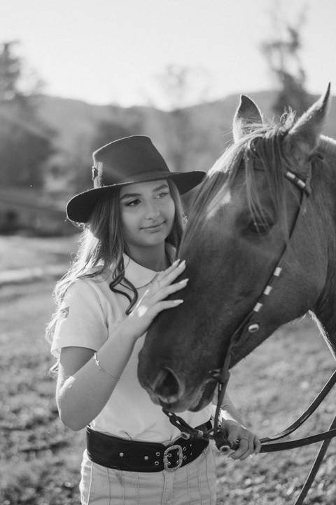 fotografo-em-osorio-litoral-norte-rio-grande-do-sul-felipe-lopes-fotografia-ensaio-de-xv-anos-quinze-no-campo-ct-guto-freire-cavalos-violino-por-do-sol-familia'