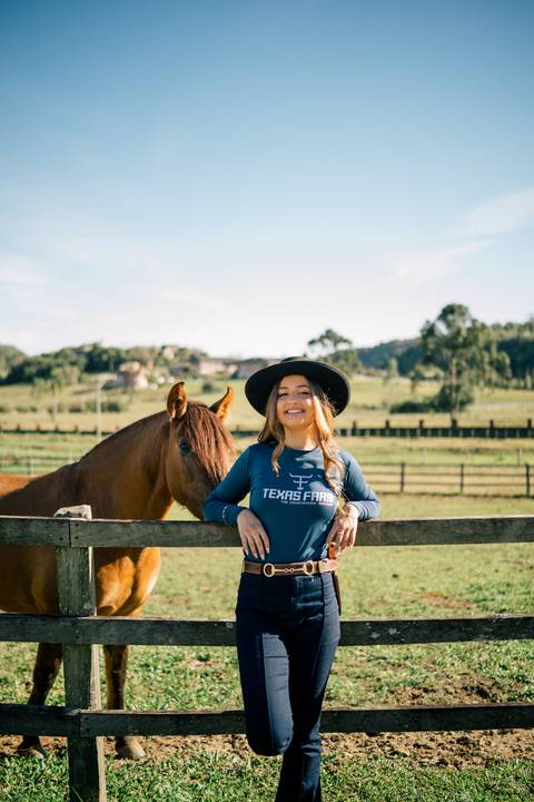 fotografo-em-osorio-litoral-norte-rio-grande-do-sul-felipe-lopes-fotografia-ensaio-de-xv-anos-quinze-no-campo-ct-guto-freire-cavalos-violino-por-do-sol-familia'