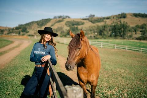 fotografo-em-osorio-litoral-norte-rio-grande-do-sul-felipe-lopes-fotografia-ensaio-de-xv-anos-quinze-no-campo-ct-guto-freire-cavalos-violino-por-do-sol-familia'