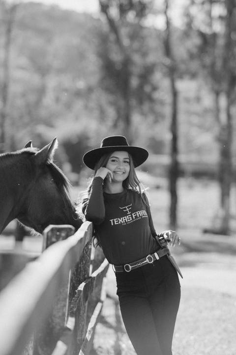 fotografo-em-osorio-litoral-norte-rio-grande-do-sul-felipe-lopes-fotografia-ensaio-de-xv-anos-quinze-no-campo-ct-guto-freire-cavalos-violino-por-do-sol-familia'