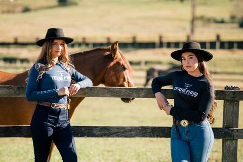 fotografo-em-osorio-litoral-norte-rio-grande-do-sul-felipe-lopes-fotografia-ensaio-de-xv-anos-quinze-no-campo-ct-guto-freire-cavalos-violino-por-do-sol-familia'