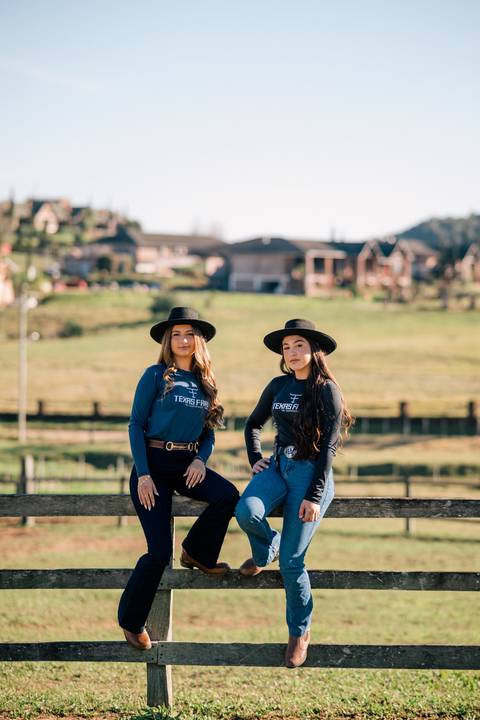 fotografo-em-osorio-litoral-norte-rio-grande-do-sul-felipe-lopes-fotografia-ensaio-de-xv-anos-quinze-no-campo-ct-guto-freire-cavalos-violino-por-do-sol-familia'