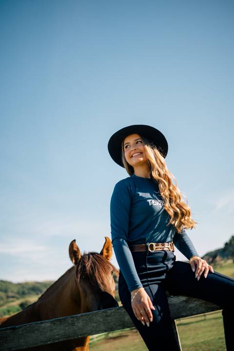 fotografo-em-osorio-litoral-norte-rio-grande-do-sul-felipe-lopes-fotografia-ensaio-de-xv-anos-quinze-no-campo-ct-guto-freire-cavalos-violino-por-do-sol-familia'