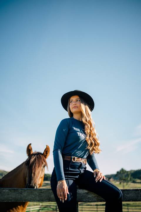 fotografo-em-osorio-litoral-norte-rio-grande-do-sul-felipe-lopes-fotografia-ensaio-de-xv-anos-quinze-no-campo-ct-guto-freire-cavalos-violino-por-do-sol-familia'