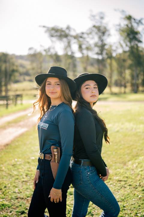 fotografo-em-osorio-litoral-norte-rio-grande-do-sul-felipe-lopes-fotografia-ensaio-de-xv-anos-quinze-no-campo-ct-guto-freire-cavalos-violino-por-do-sol-familia'