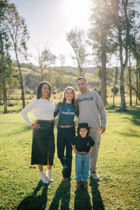 fotografo-em-osorio-litoral-norte-rio-grande-do-sul-felipe-lopes-fotografia-ensaio-de-xv-anos-quinze-no-campo-ct-guto-freire-cavalos-violino-por-do-sol-familia'