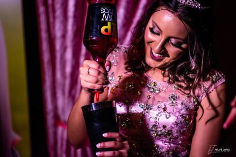 15 Anos - Giovanna Claro

Foto: Felipe Lopes Fotografia

Local: A.F.M.O. - Osório- RS

Decoração: Katia Kennes Decorações

Animação: Vip Show Bar Eventos

Make e Penteado : May May 

'