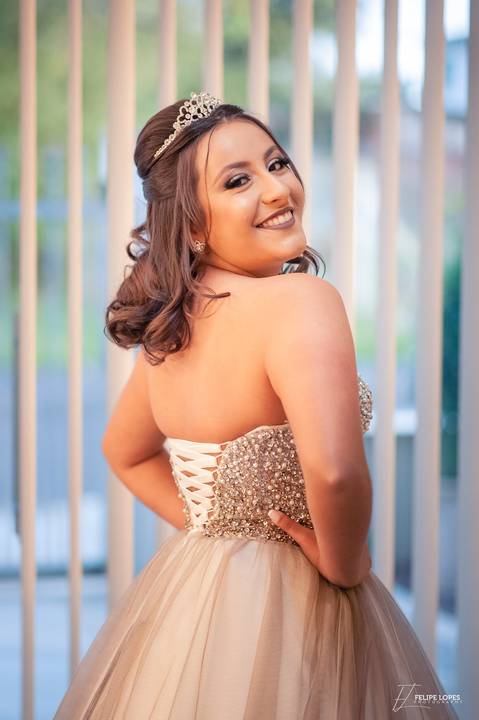 15 Anos - Giovanna Claro

Foto: Felipe Lopes Fotografia

Local: A.F.M.O. - Osório- RS

Decoração: Katia Kennes Decorações

Animação: Vip Show Bar Eventos

Make e Penteado : May May 

'