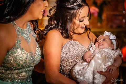 15 Anos - Giovanna Claro

Foto: Felipe Lopes Fotografia

Local: A.F.M.O. - Osório- RS

Decoração: Katia Kennes Decorações

Animação: Vip Show Bar Eventos

Make e Penteado : May May 

'