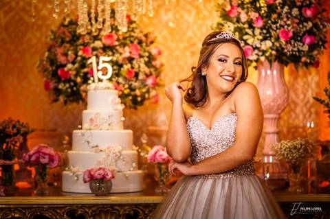 15 Anos - Giovanna Claro

Foto: Felipe Lopes Fotografia

Local: A.F.M.O. - Osório- RS

Decoração: Katia Kennes Decorações

Animação: Vip Show Bar Eventos

Make e Penteado : May May 

'