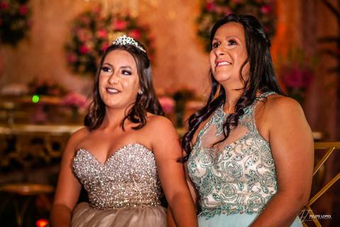 15 Anos - Giovanna Claro

Foto: Felipe Lopes Fotografia

Local: A.F.M.O. - Osório- RS

Decoração: Katia Kennes Decorações

Animação: Vip Show Bar Eventos

Make e Penteado : May May 

'