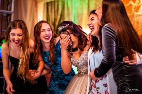 15 Anos - Giovanna Claro

Foto: Felipe Lopes Fotografia

Local: A.F.M.O. - Osório- RS

Decoração: Katia Kennes Decorações

Animação: Vip Show Bar Eventos

Make e Penteado : May May 

'