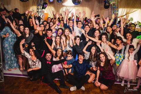 15 Anos - Giovanna Claro

Foto: Felipe Lopes Fotografia

Local: A.F.M.O. - Osório- RS

Decoração: Katia Kennes Decorações

Animação: Vip Show Bar Eventos

Make e Penteado : May May 

'