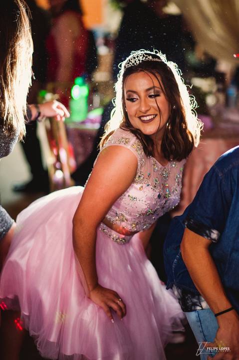 15 Anos - Giovanna Claro

Foto: Felipe Lopes Fotografia

Local: A.F.M.O. - Osório- RS

Decoração: Katia Kennes Decorações

Animação: Vip Show Bar Eventos

Make e Penteado : May May 

'