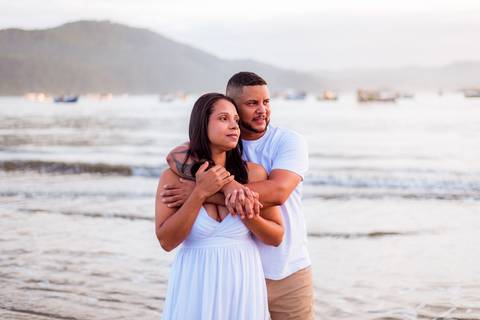 pre-wedding-pamela-jonatas-praia-das-conchas-guaruja-may-e-jose-fotografia'