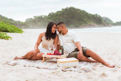 pre-wedding-pamela-jonatas-praia-das-conchas-guaruja-may-e-jose-fotografia'