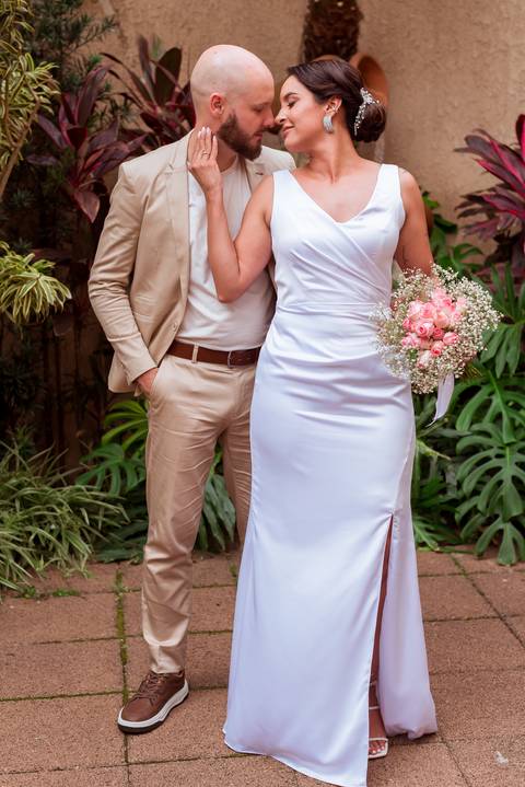 Casamento civil em Sorocaba: confira as fotos de Laura e Guilherme com recepção no Coco Bambu. Registros cheios de emoção feitos por May e José Fotografia'