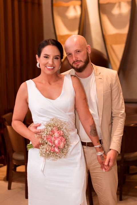 Casamento civil em Sorocaba: confira as fotos de Laura e Guilherme com recepção no Coco Bambu. Registros cheios de emoção feitos por May e José Fotografia'