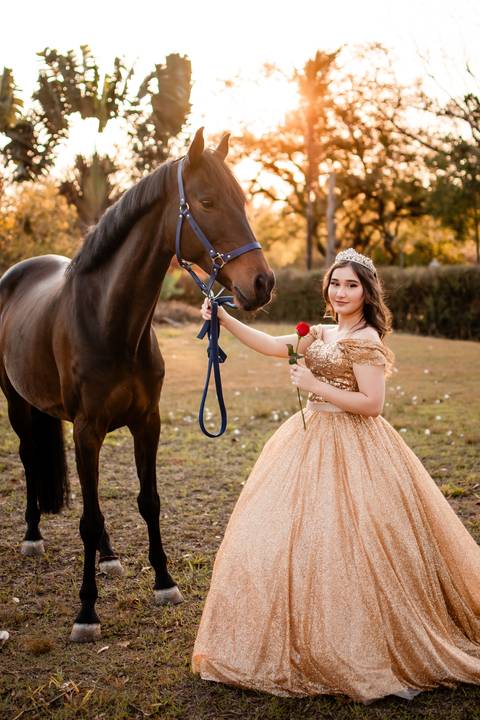ensaio-15-anos-julia-lopes-debutante-hípica-centaurus-tatuí-registros-cheio-de-amor-ensaio-clássico-a-bela-e-a-fera-may-e-jose-fotografia'