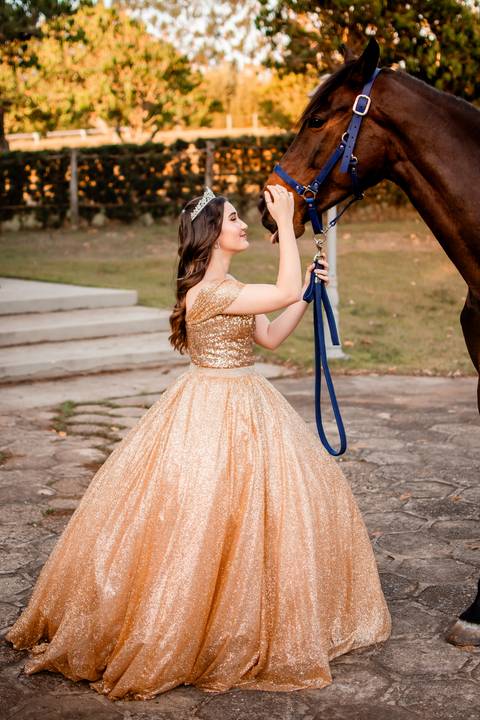 ensaio-15-anos-julia-lopes-debutante-hípica-centaurus-tatuí-registros-cheio-de-amor-ensaio-clássico-a-bela-e-a-fera-may-e-jose-fotografia'