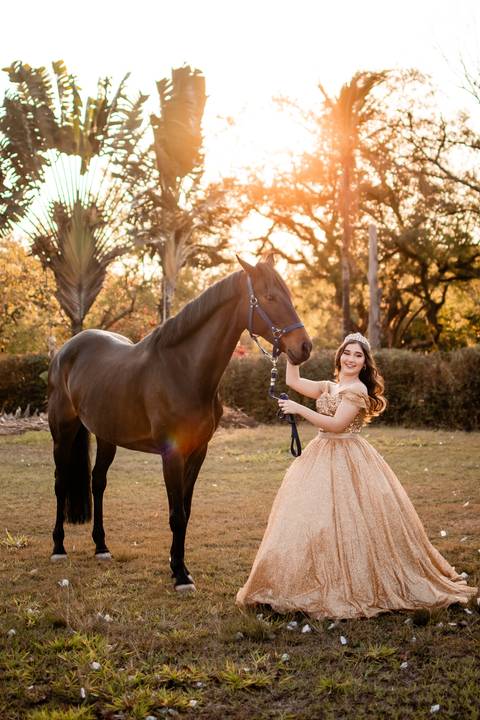 ensaio-15-anos-julia-lopes-debutante-hípica-centaurus-tatuí-registros-cheio-de-amor-ensaio-clássico-a-bela-e-a-fera-may-e-jose-fotografia'