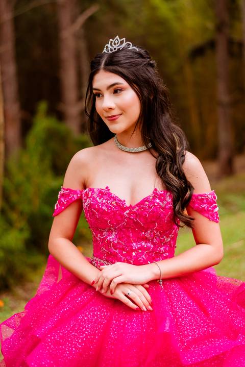 ensaio-15-anos-laura-araujo-debutante-sitio-das-borboletas-piedade-registros-cheio-de-amor-ensaio-clássico-may-e-jose-fotografia-tatui-vestido-rosa'